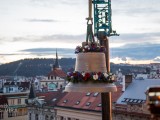 Instalace zvonu Václav do věže kostela sv. Havla v Havelské ulici na Starém Městě