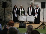 Zakončení bohoslužeb na Severní zahradě Sázavského kláštera; zleva: koordinátorka pouti Mgr. Hana Tonzarová, vikářka Mgr. Růžena Adamová, patriarcha CČSH ThDR. Tomáš Butta, farář PhDr. Zdeněk Kovalčík